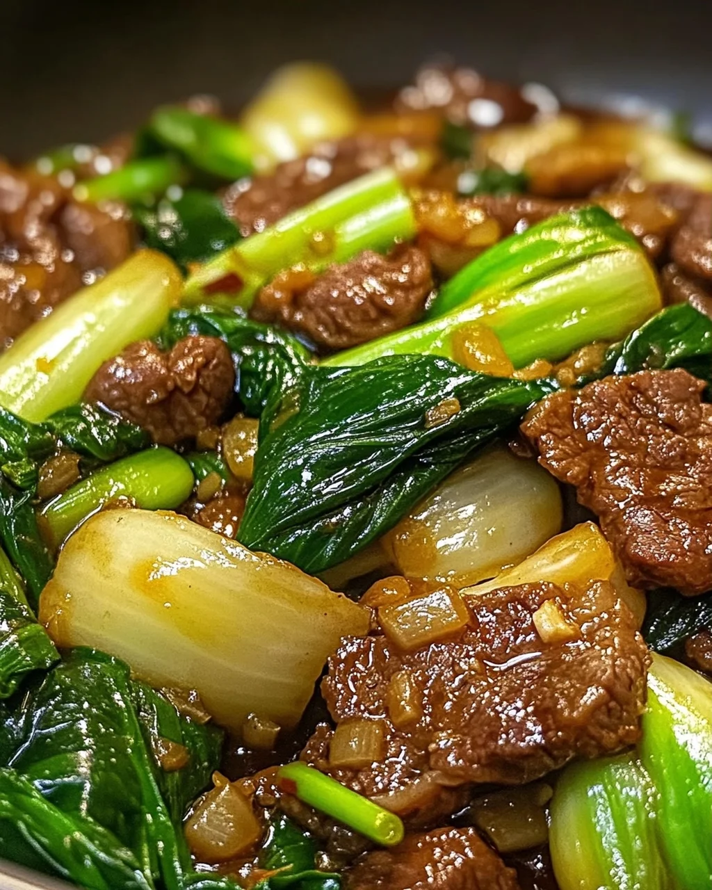 Gebratenes Bok Choy mit Rindfleisch in 20 Minuten