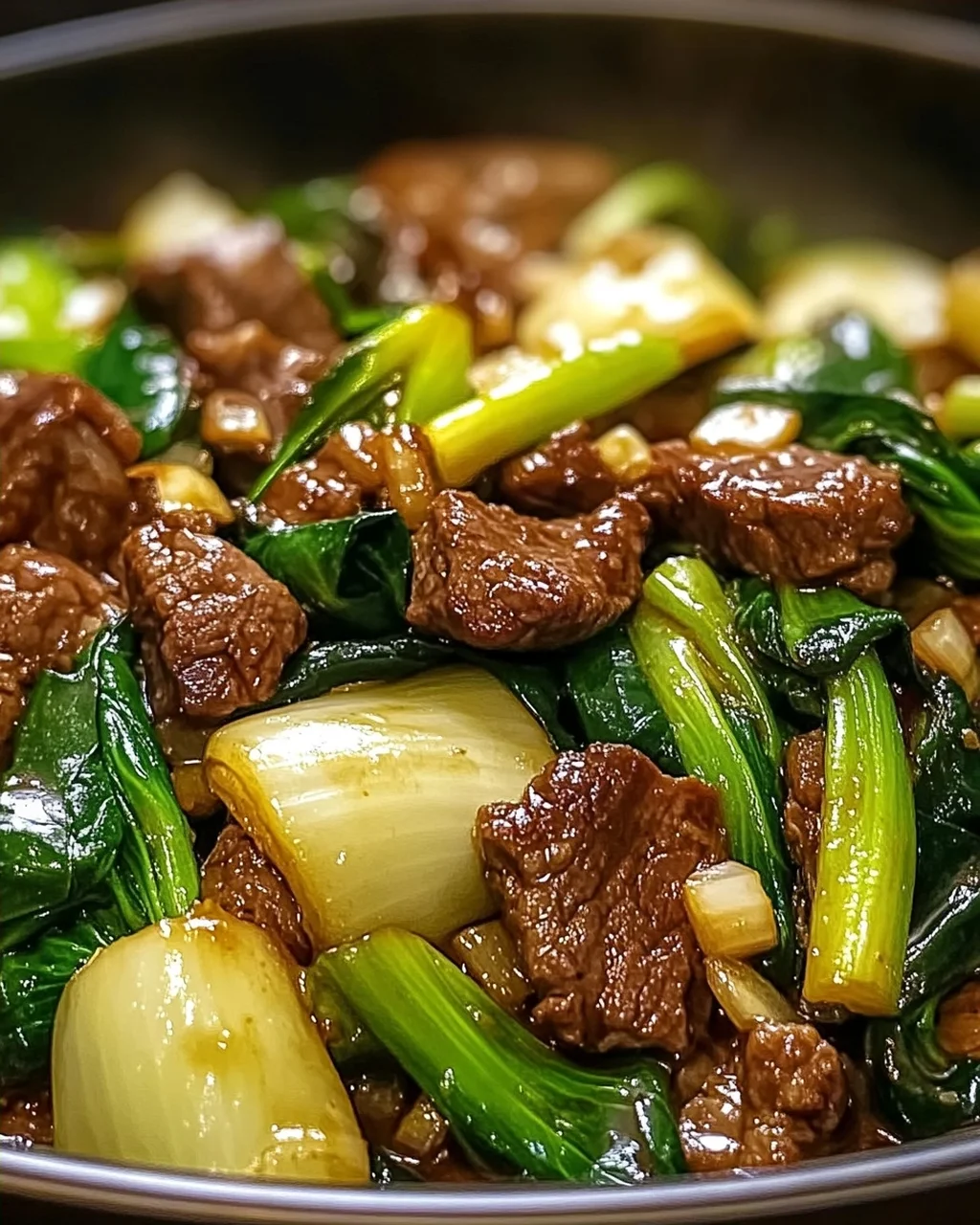 Gebratenes Bok Choy mit Rindfleisch in 20 Minuten