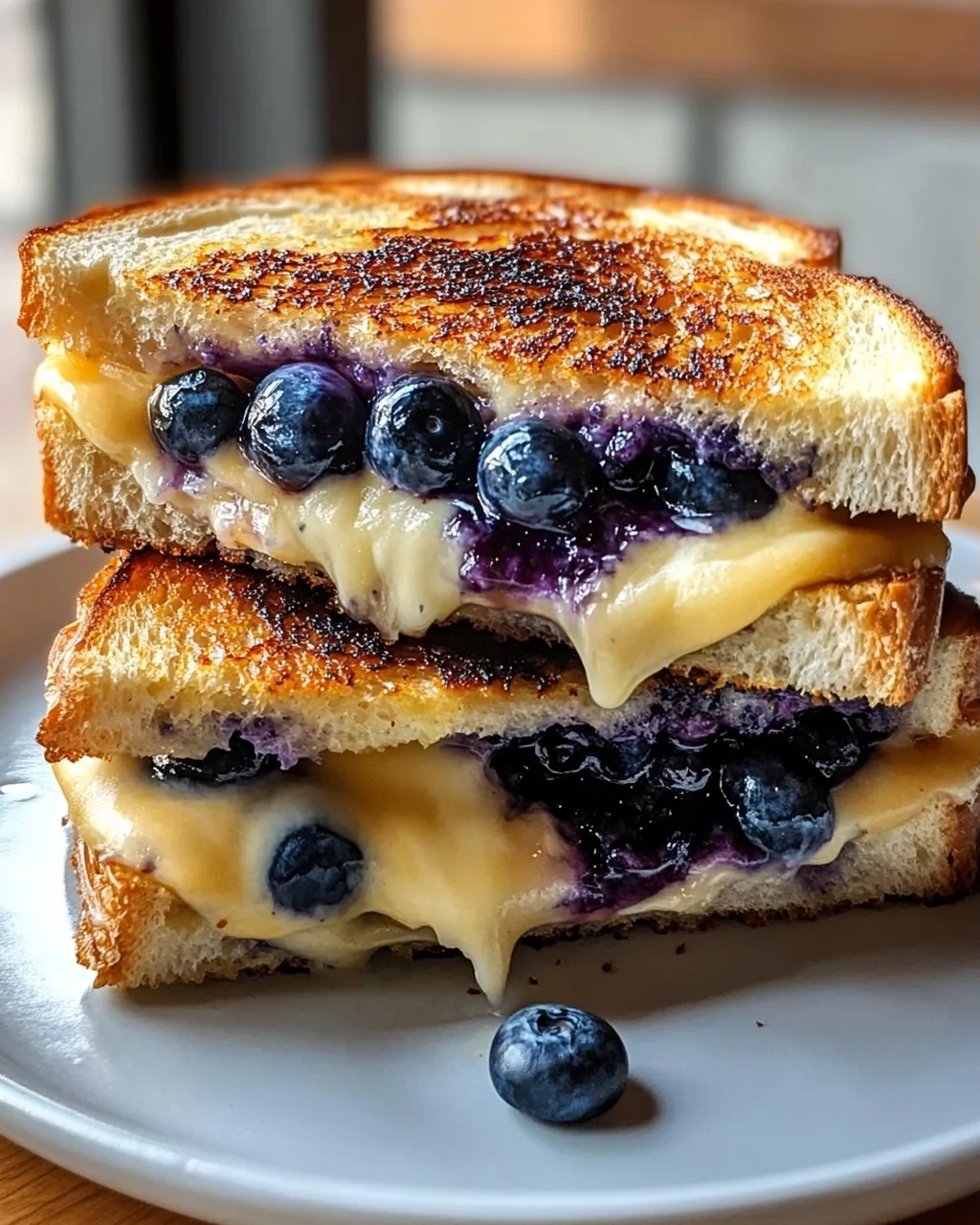 Knuspriger Blaubeer Grilled Cheese: Der süß-salzige Hit!