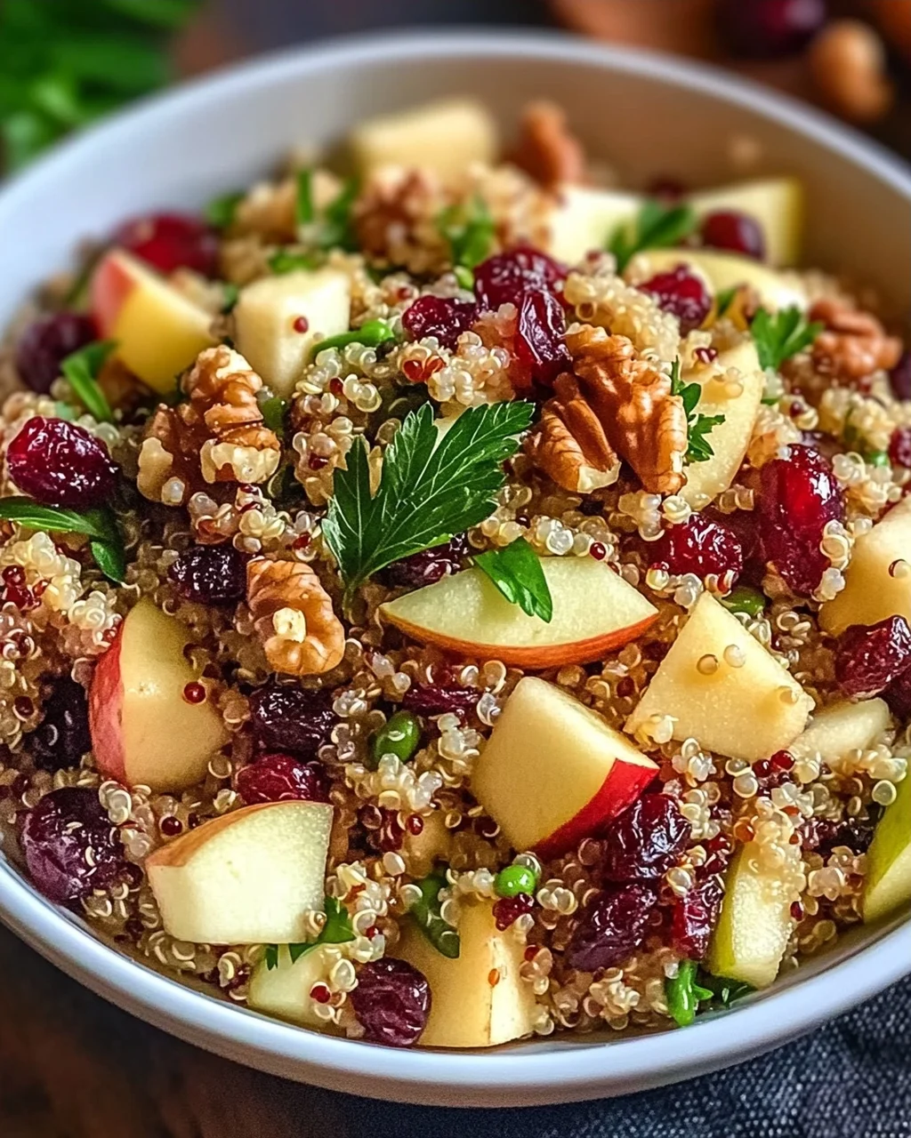 Quinoa Apfel Salat für frische Geschmacksexplosion