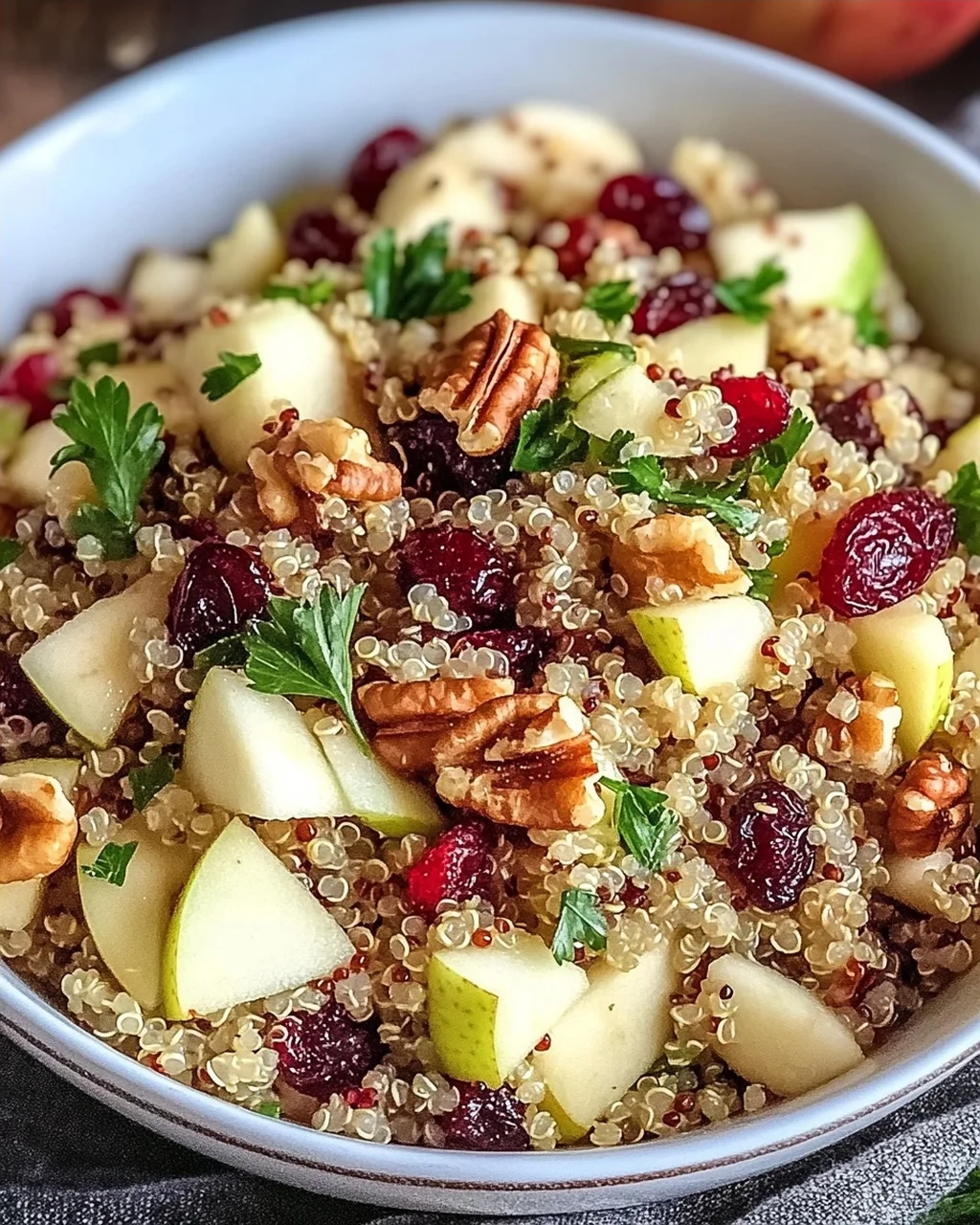 Quinoa Apfel Salat für frische Geschmacksexplosion